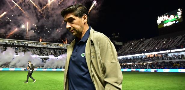Abel Ferreira enfrenta riscos ao expor publicamente o atacante Vitor Roque