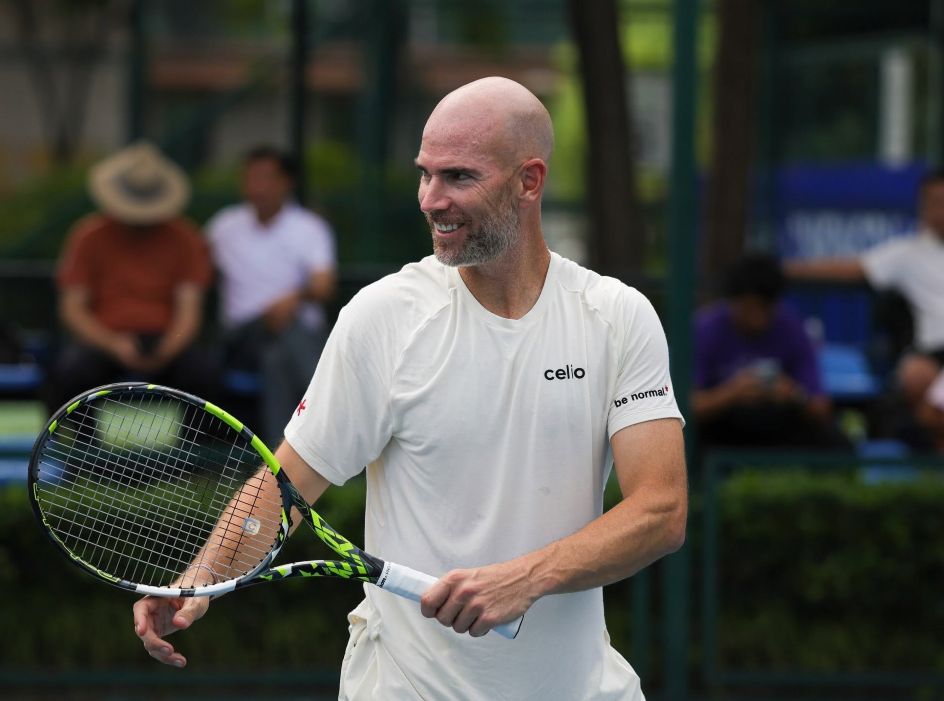 Adrian Mannarino elimina o atual campeão Alejandro Tabilo nas oitavas de final em Chengdu
