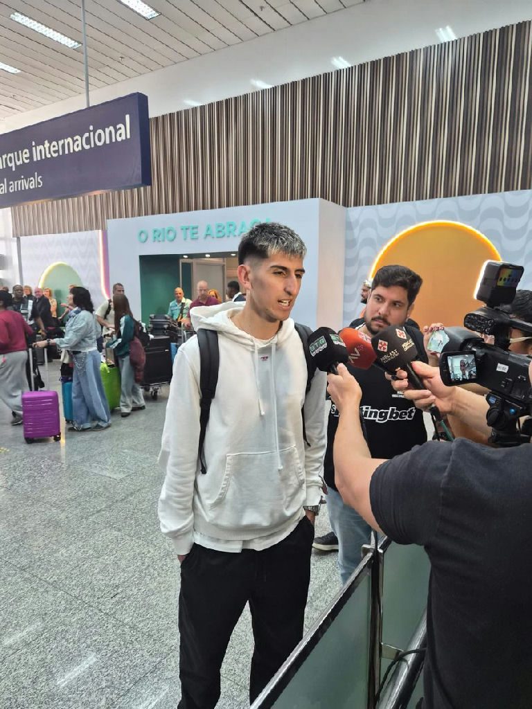 Alan Lescano chega ao Rio de Janeiro para oficializar vínculo com o Vasco