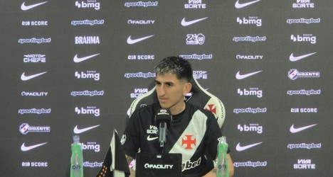 Alan Lescano é apresentado pelo Vasco e se coloca à disposição para estreia