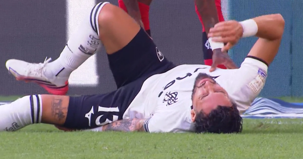 Alex Telles sofre lesão muscular e desfalca o Botafogo no Brasileirão