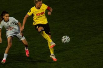 Alexandra Popp troca elite europeia pela terceira divisão para defender o Borussia Dortmund