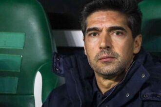 Análise da retratação de Abel Ferreira após críticas da torcida do Palmeiras