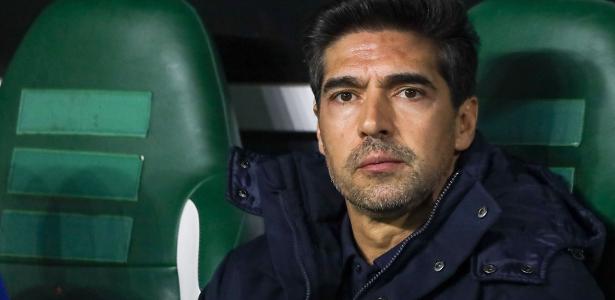 Análise da retratação de Abel Ferreira após críticas da torcida do Palmeiras