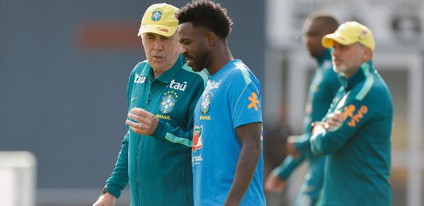 Ancelotti analisa desempenho de Vini Jr. e classifica fase de Raphinha como 'espetacular'