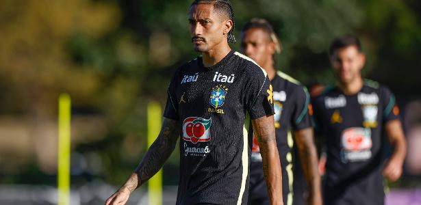 Ancelotti aposta em Raphinha como 'falso 9' em treino da Seleção Brasileira