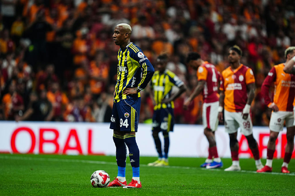 Anderson Talisca deixa o Fenerbahçe após rescisão de contrato em comum acordo