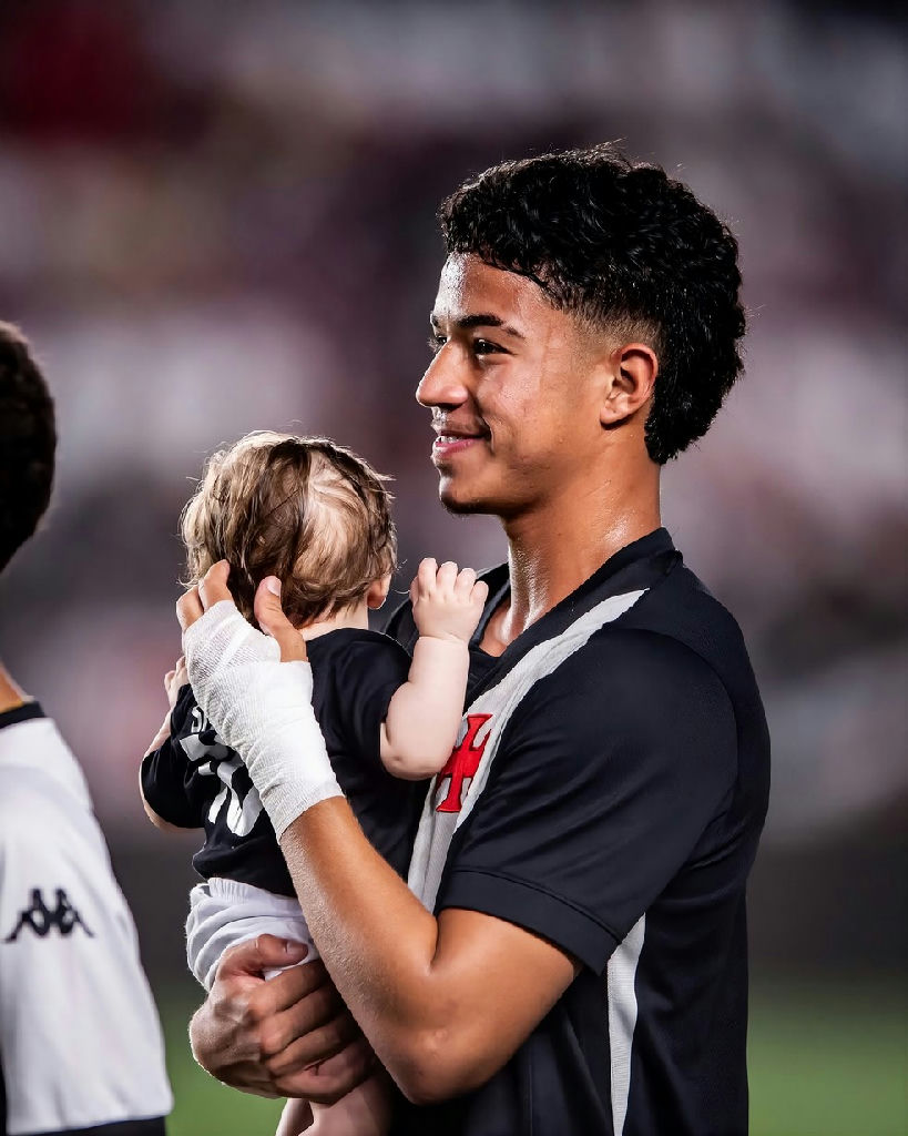 Andrey Fernandes, do Vasco Sub-20, volta à decisão do Brasileiro após cena viral com bebê