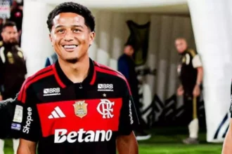 Anthony Valencia projeta estreia no Flamengo e esclarece histórico de lesões