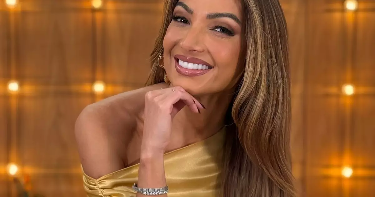 Aos 50 anos, Patricia Poeta estreia como modelo em Nova York ao som de trilha composta pelo filho