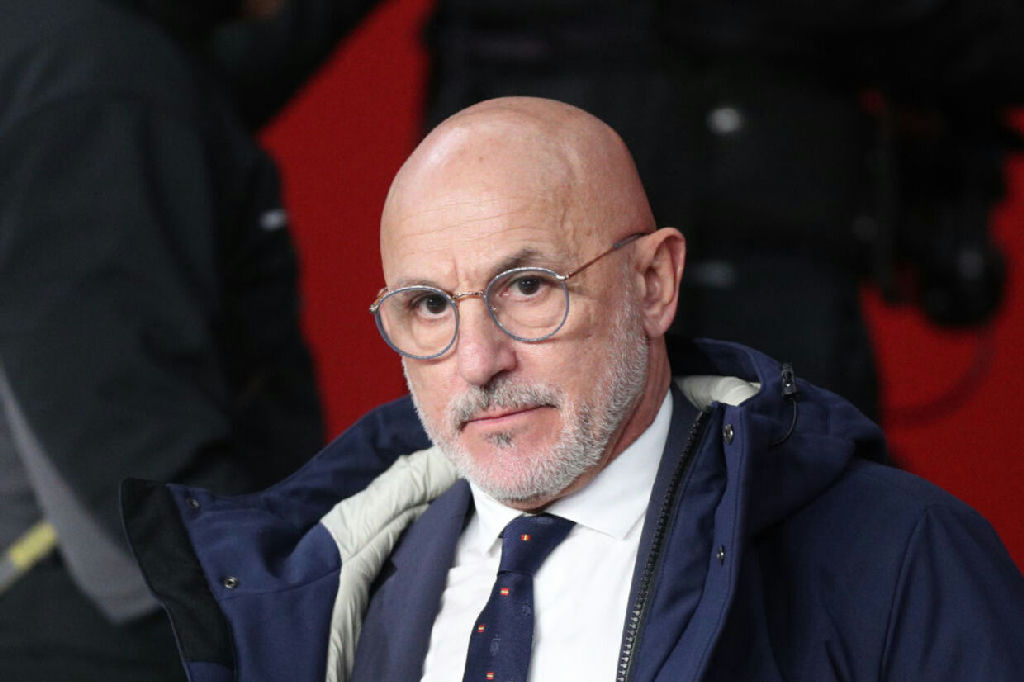 Após título mundial em 2026, Luis de la Fuente estende contrato com a Espanha até 2032