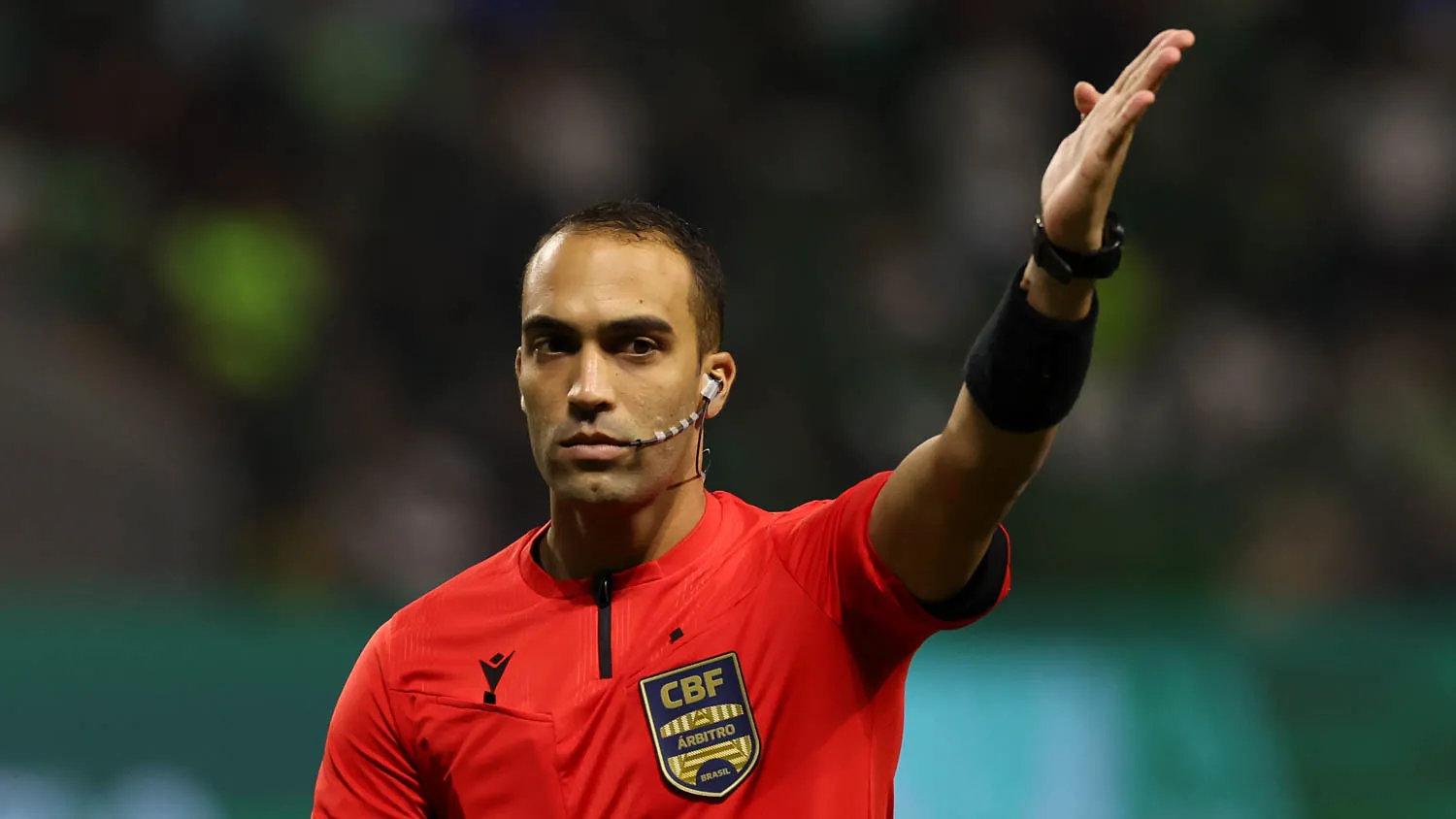 Arbitragem de Davi de Oliveira Lacerda traz retrospecto positivo ao Fluminense