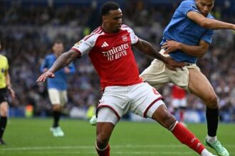 Arsenal sofre derrota contundente por 3 a 0 diante do Brighton no Campeonato Inglês