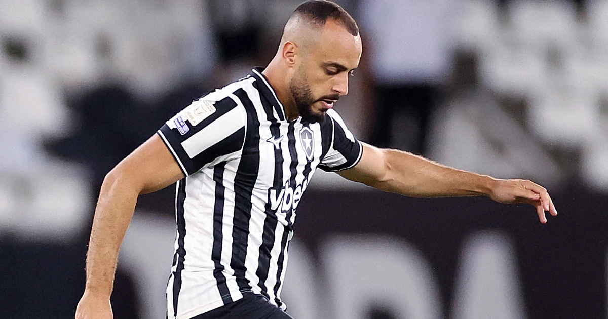 Arthur Cabral recebe oferta do Tigres e pode deixar o Botafogo