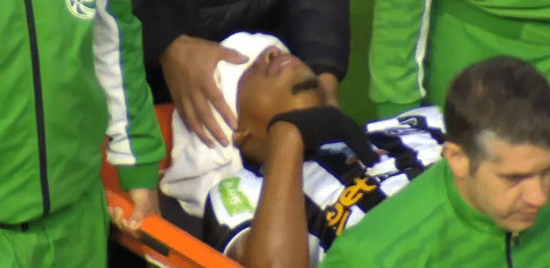 Atacante Carlinhos sofre trauma cranioencefálico em partida da Série B