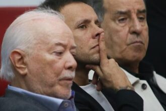 Atrasos salariais e direitos de imagem geram crise de confiança no elenco do São Paulo