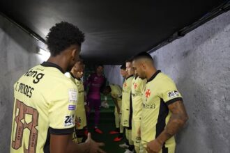 Bastidores do Vasco revelam discursos de liderança antes da goleada sobre o Coritiba