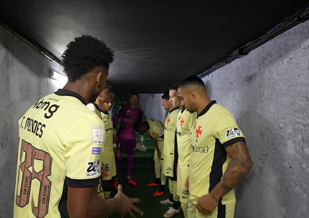 Bastidores do Vasco revelam discursos de liderança antes da goleada sobre o Coritiba