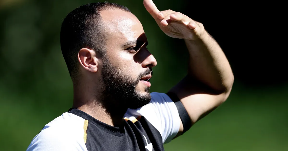 Botafogo condiciona saída de Arthur Cabral à contratação de um novo centroavante