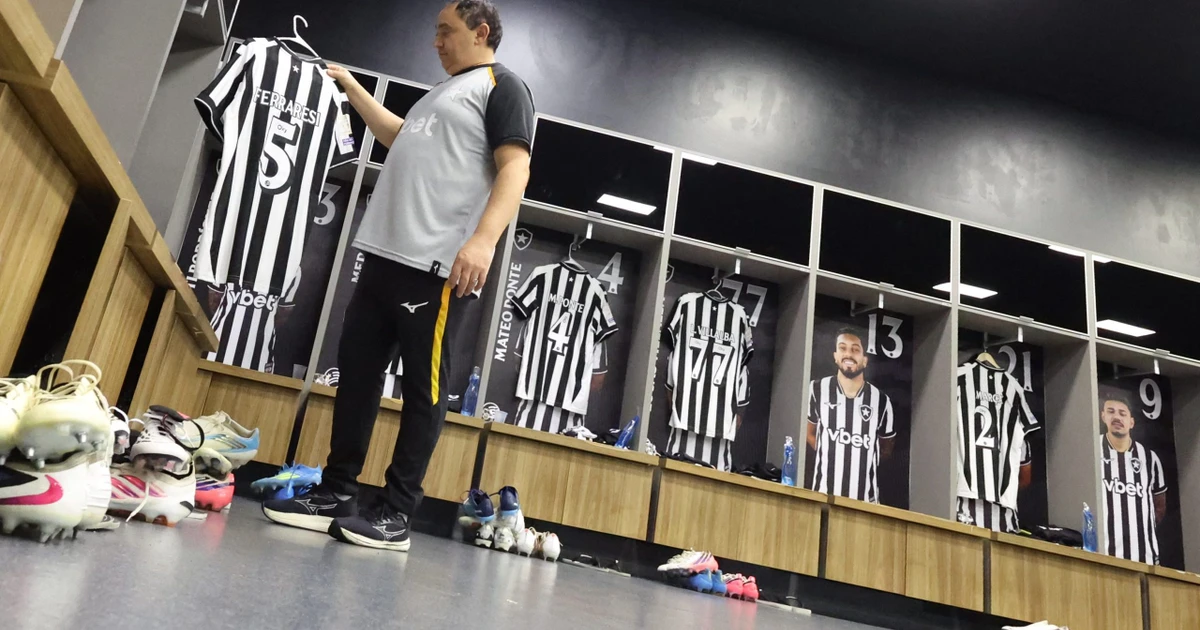 Botafogo define escalação com mudanças para o confronto diante do Palmeiras