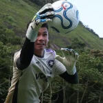 Botafogo enfrenta cobrança de US$ 500 mil por goleiro e avalia devolução