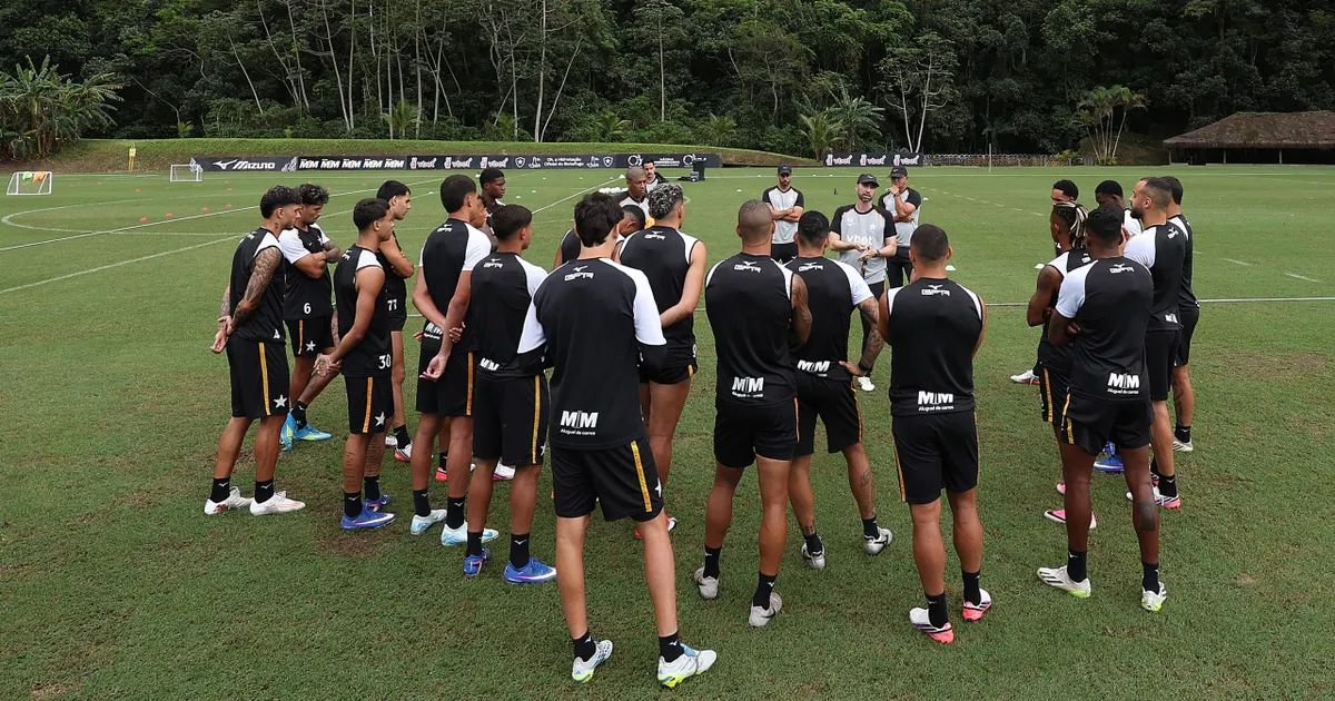 Botafogo intensifica busca por reforço ofensivo com perfil de articulador