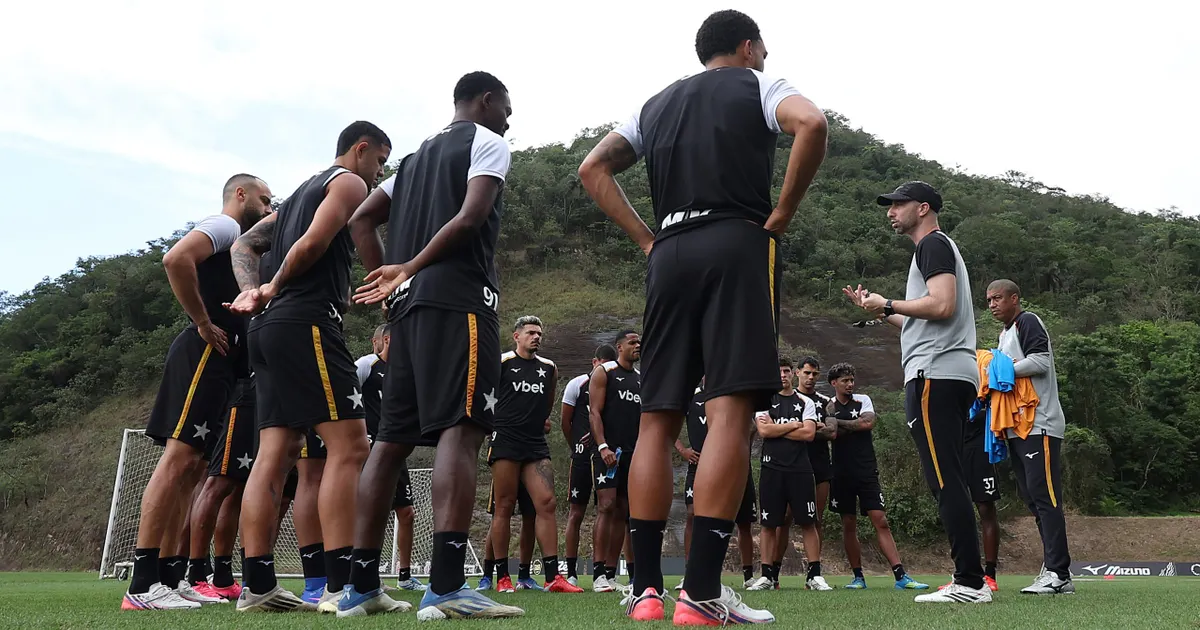Botafogo intensifica busca por reforços no mercado antes do fechamento da janela
