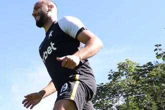 Botafogo mantém Arthur Cabral e recusa oferta milionária do Tigres