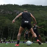 Botafogo projeta folha salarial e reavalia perfil de contratações para a próxima temporada