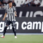 Botafogo projeta retornos de Alex Telles e Paulinho para enfrentar o Red Bull Bragantino