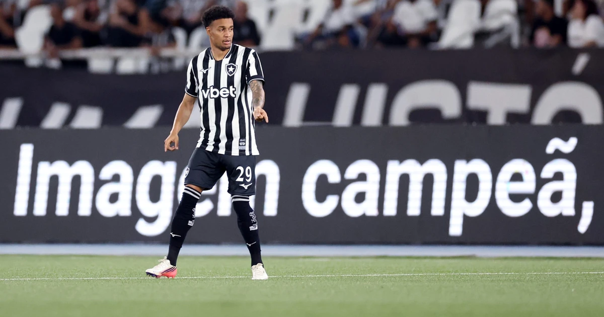 Botafogo projeta retornos de Alex Telles e Paulinho para enfrentar o Red Bull Bragantino