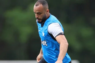 Botafogo recusa oferta inicial do Tigres pelo atacante Arthur Cabral