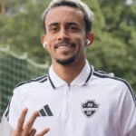 Botafogo supera oferta salarial do Vasco na disputa por Matheus Gonçalves