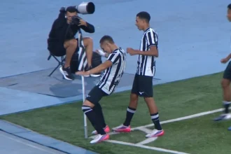 Botafogo supera Vasco no Nilton Santos e mantém esperança no Brasileiro Sub-17