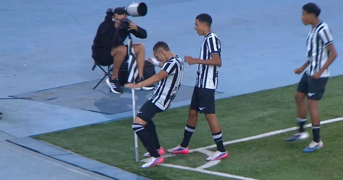 Botafogo supera Vasco no Nilton Santos e mantém esperança no Brasileiro Sub-17