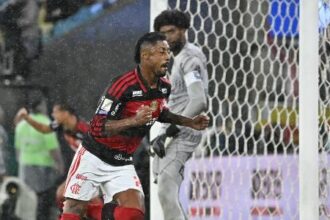 Bruno Henrique atinge marca histórica pelo Flamengo e exalta parceria com Joaquín Freitas