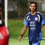 Bryan Ruiz assume comando da Costa Rica após demissão de Fernando Batista