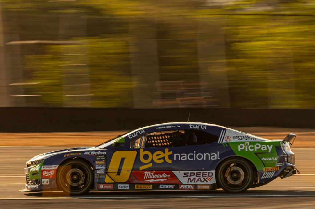 Cacá Bueno parte da sexta fila em Curvelo após classificação desafiadora na NASCAR Brasil