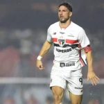 Calleri reencontra o Boca Juniors em La Bombonera após 11 anos de trajetória