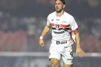 Calleri reencontra o Boca Juniors em La Bombonera após 11 anos de trajetória