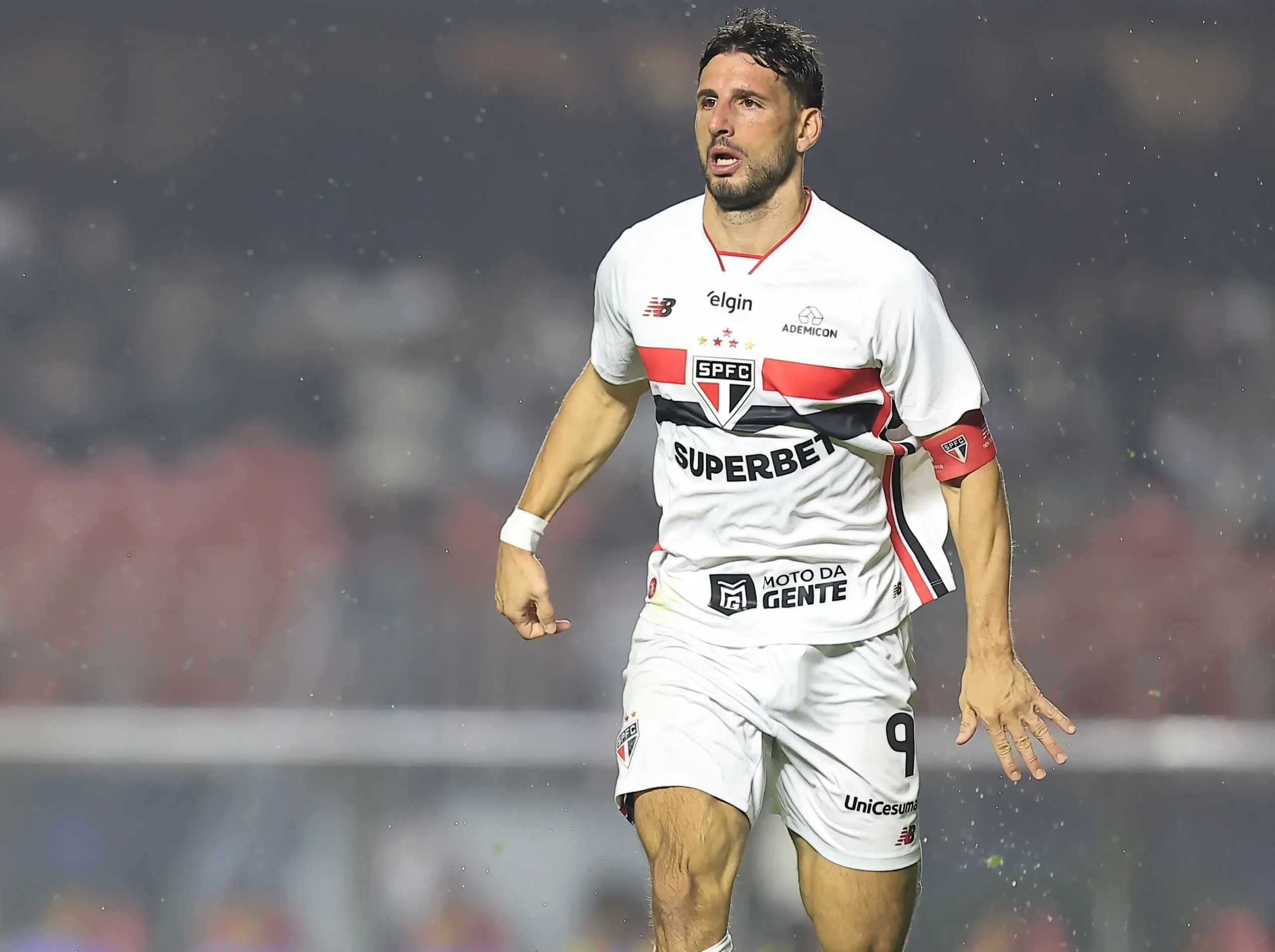 Calleri reencontra o Boca Juniors em La Bombonera após 11 anos de trajetória