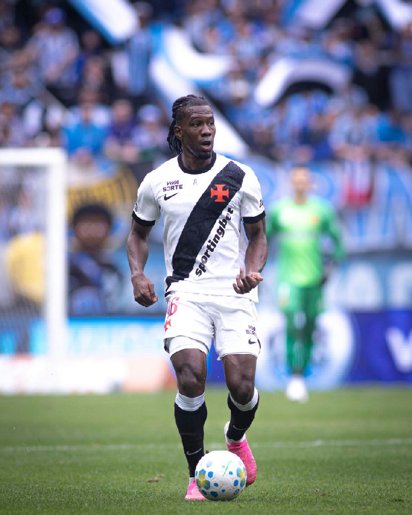 Carlos Cuesta desfalca o Vasco contra o Coritiba devido a lesão no quadril