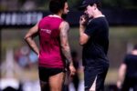 Casagrande aponta racha no elenco do Corinthians devido a tratamento de Memphis
