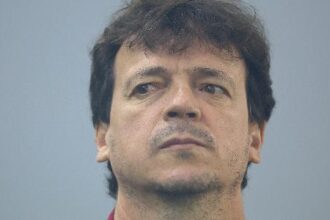 Casagrande critica Fernando Diniz e cobra resultados imediatos no Corinthians