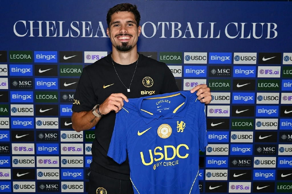 Chelsea garante permanência de Pedro Neto com novo vínculo válido até 2032