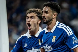 Chris Ramos marca primeiro gol pelo Real Oviedo e sofre lesão no Clássico das Astúrias