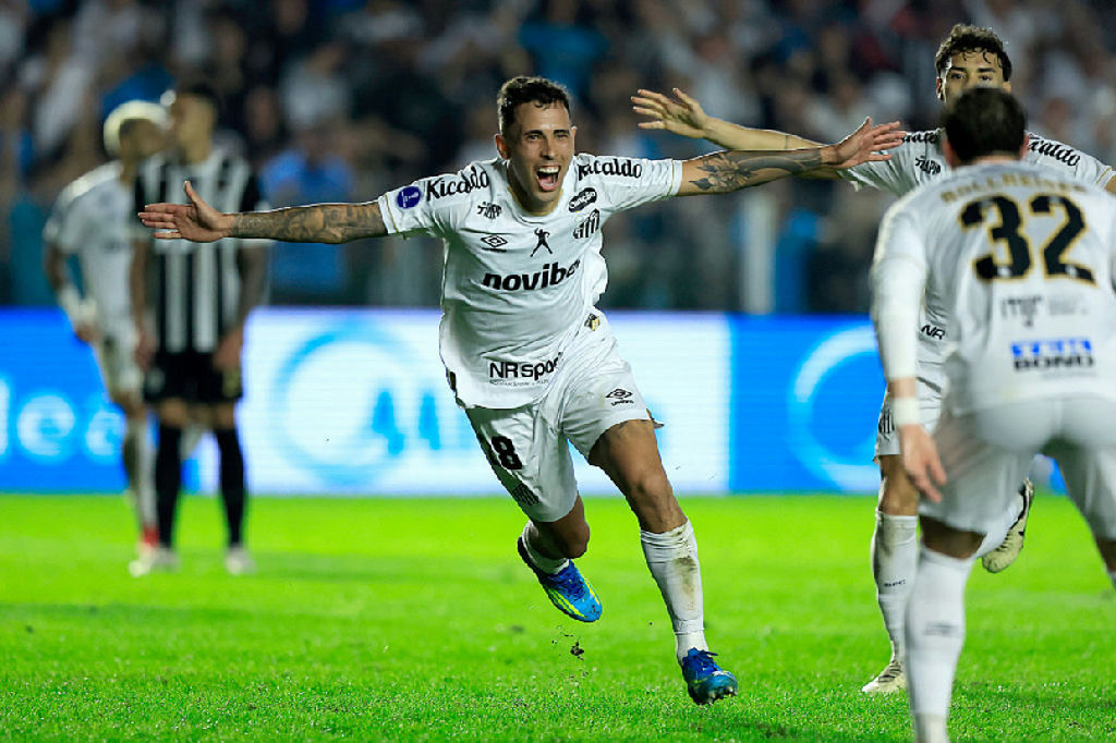 Christian Oliva ganha protagonismo no Santos e impõe desafio tático a Cuca