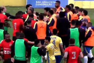 Clássico Bra-pel é suspenso após episódios de violência e uso de rojões