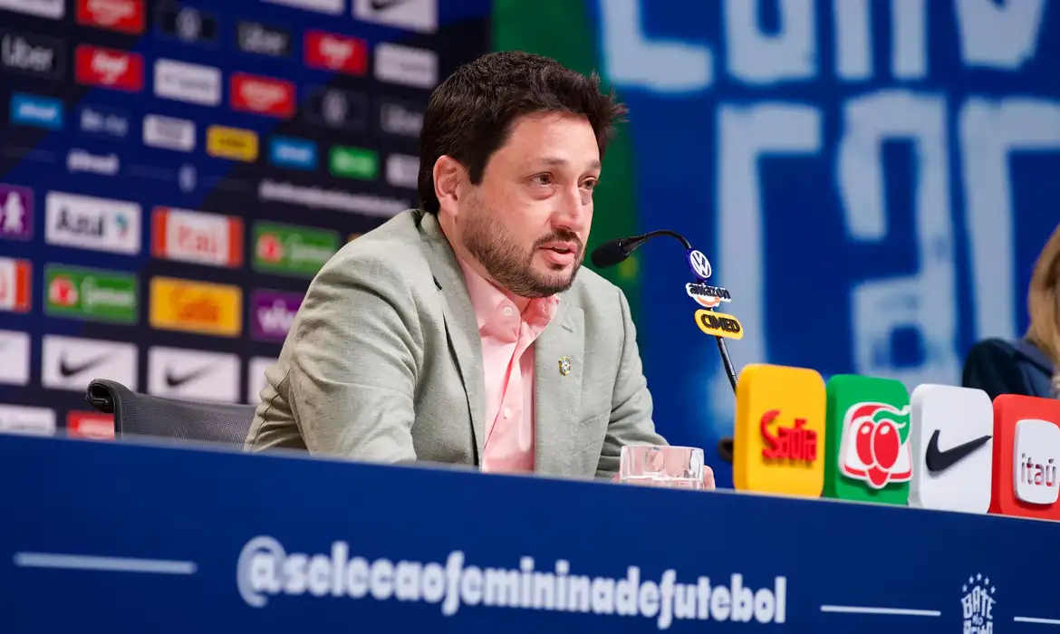 Com 28 atletas, Arthur Elias define lista da seleção feminina para duelos de outubro com a Argentina