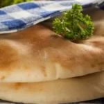 Como fazer pão sírio caseiro macio e prático diretamente na frigideira